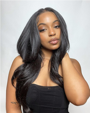 Load image into Gallery viewer, Wavy 20&quot; Lace Front Wig Bella
